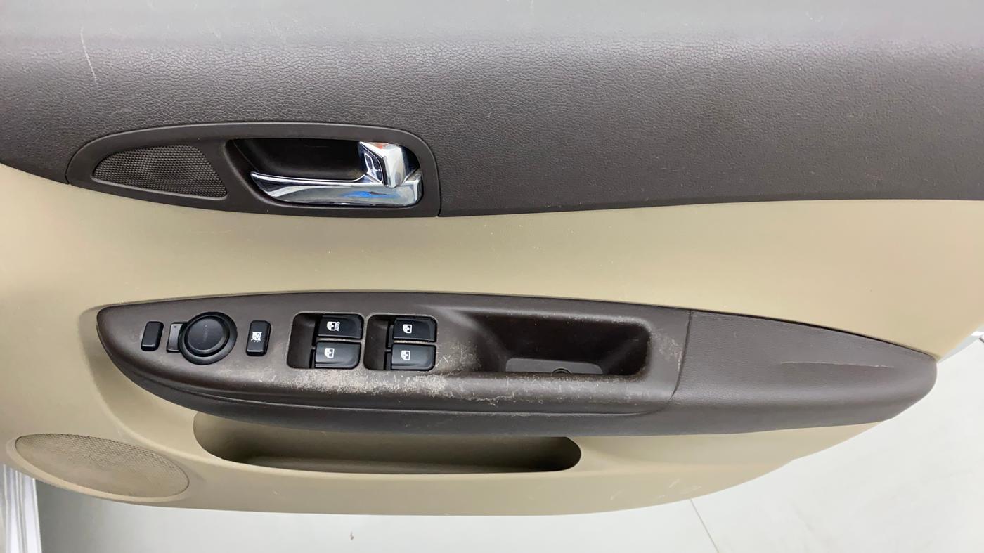 2010 Hyundai i20 ASTA 1.2, Petrol, Manual, 1,03,530 km, Driver Side Door Panels Control