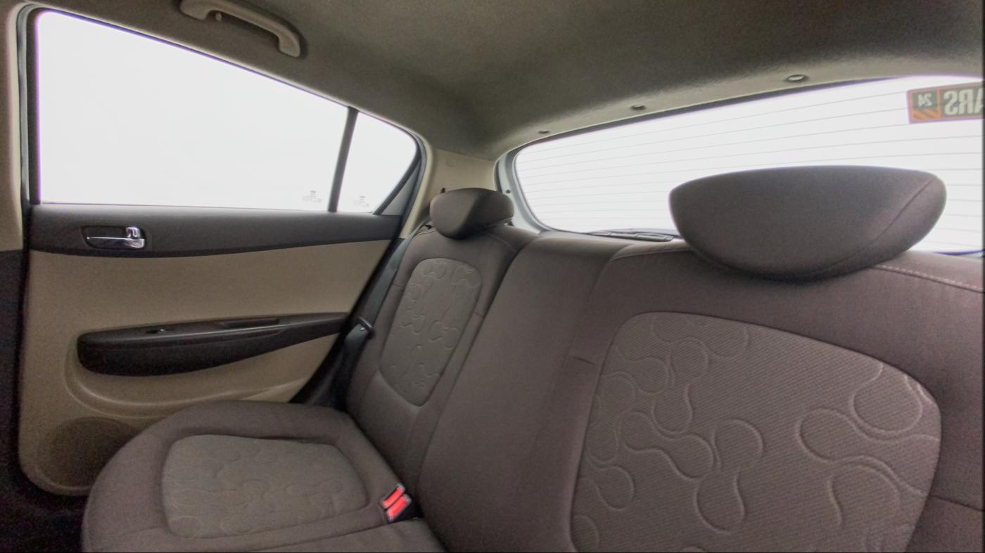 2010 Hyundai i20 ASTA 1.2, Petrol, Manual, 1,03,530 km, Right Side Rear Door Cabin