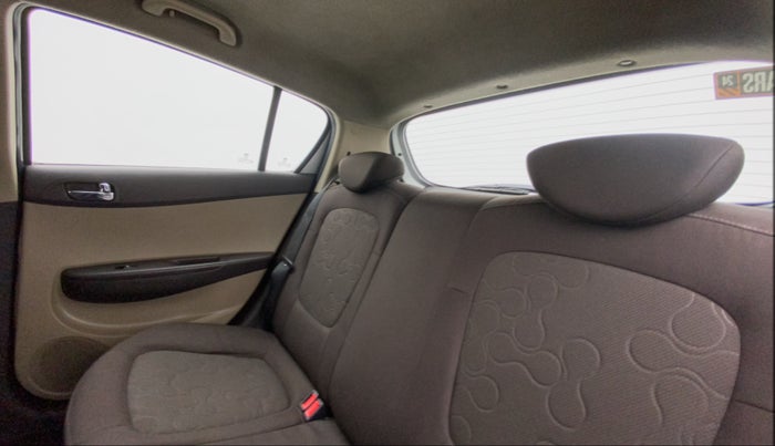 2010 Hyundai i20 ASTA 1.2, Petrol, Manual, 1,03,530 km, Right Side Rear Door Cabin