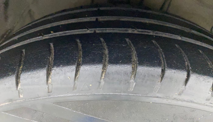2010 Hyundai i20 ASTA 1.2, Petrol, Manual, 1,03,530 km, Right Front Tyre Tread