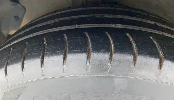 2010 Hyundai i20 ASTA 1.2, Petrol, Manual, 1,03,530 km, Left Front Tyre Tread