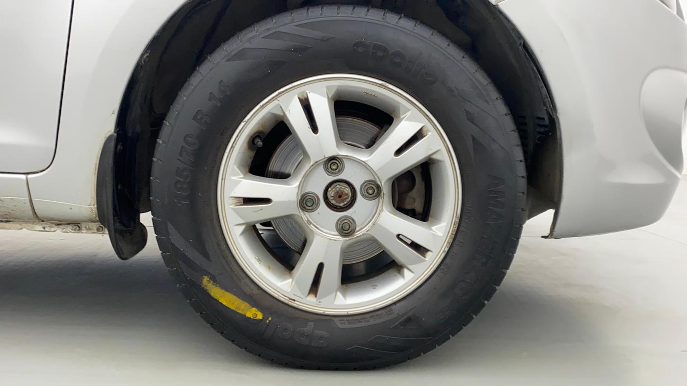 2010 Hyundai i20 ASTA 1.2, Petrol, Manual, 1,03,530 km, Right Front Wheel