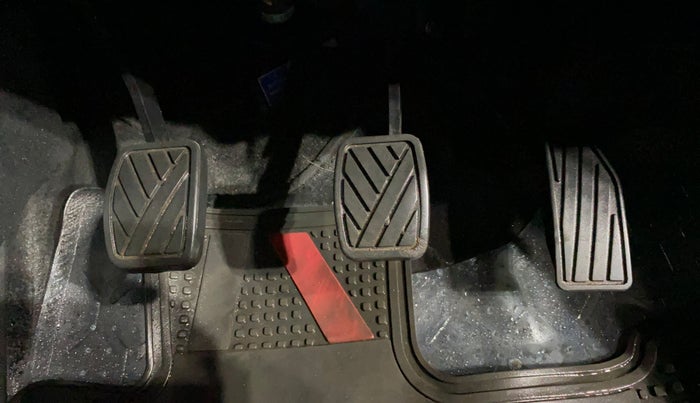 2018 Maruti Swift LXI, Petrol, Manual, 45,094 km, Pedals