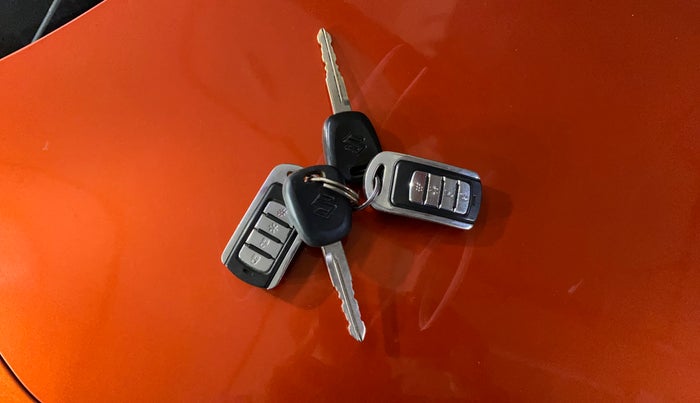 2018 Maruti Swift LXI, Petrol, Manual, 45,094 km, Key Close Up