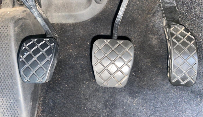 2015 Skoda Rapid 1.6 MPI ELEGANCE PLUS, Petrol, Manual, 1,26,232 km, Pedals