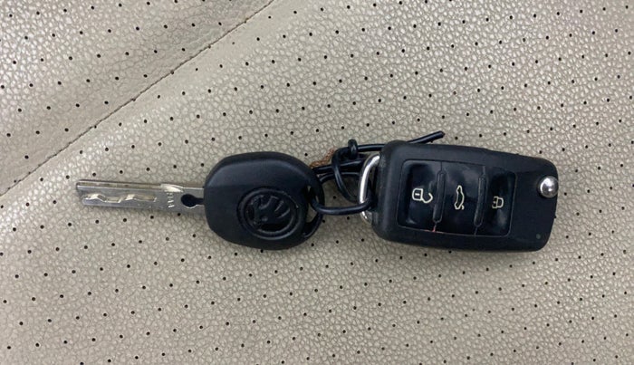 2015 Skoda Rapid 1.6 MPI ELEGANCE PLUS, Petrol, Manual, 1,26,232 km, Key Close Up