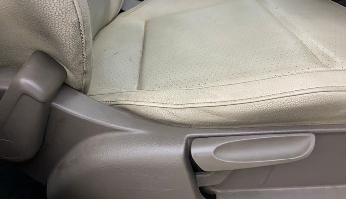 2015 Skoda Rapid 1.6 MPI ELEGANCE PLUS, Petrol, Manual, 1,26,232 km, Driver Side Adjustment Panel