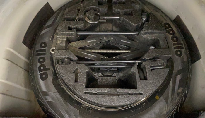 2015 Skoda Rapid 1.6 MPI ELEGANCE PLUS, Petrol, Manual, 1,26,232 km, Spare Tyre