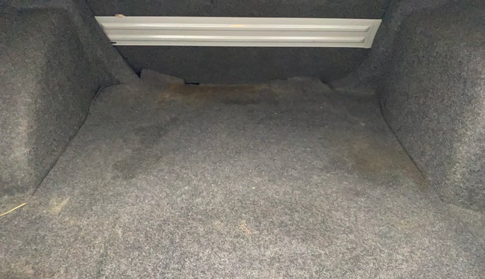 2015 Skoda Rapid 1.6 MPI ELEGANCE PLUS, Petrol, Manual, 1,26,232 km, Boot Inside