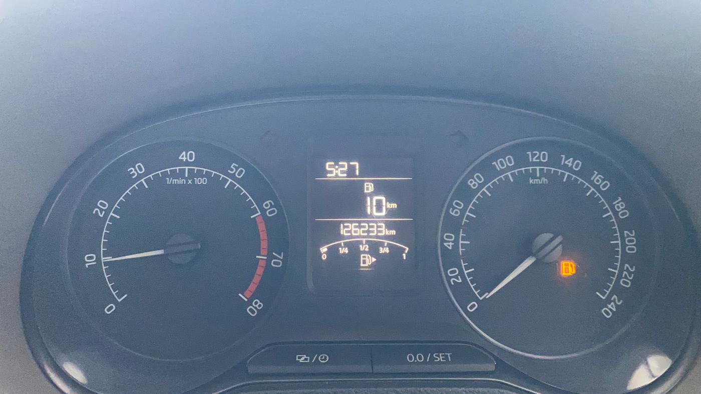 2015 Skoda Rapid 1.6 MPI ELEGANCE PLUS, Petrol, Manual, 1,26,349 km, Odometer Image