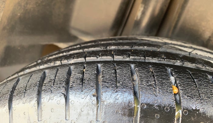 2015 Maruti Ciaz ZDI+ SHVS, Diesel, Manual, 72,810 km, Right Rear Tyre Tread