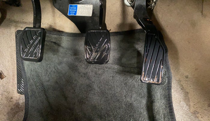 2015 Maruti Ciaz ZDI+ SHVS, Diesel, Manual, 72,810 km, Pedals