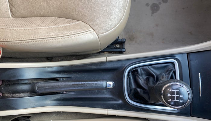 2015 Maruti Ciaz ZDI+ SHVS, Diesel, Manual, 72,810 km, Gear Lever