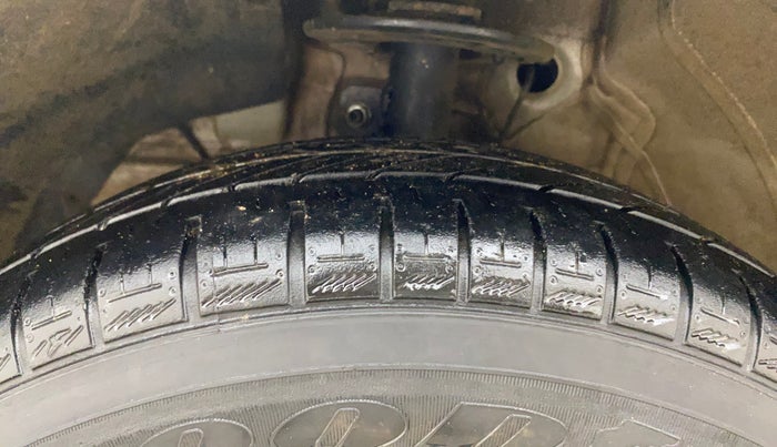 2020 Maruti Swift VXI, Petrol, Manual, 80,344 km, Left Front Tyre Tread