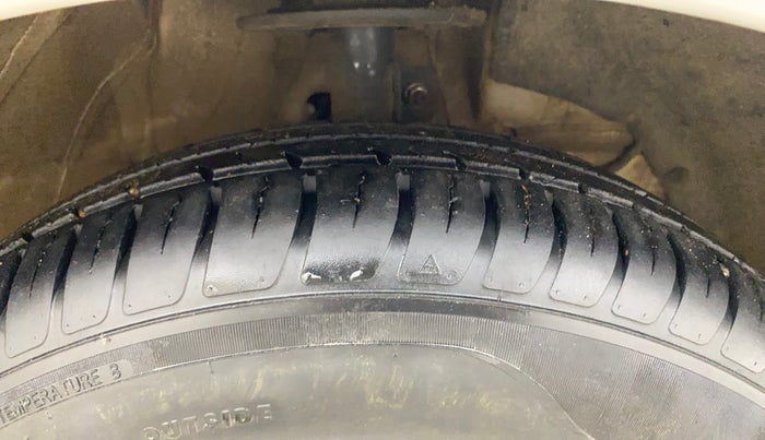 2020 Maruti Swift VXI, Petrol, Manual, 80,344 km, Right Front Tyre Tread