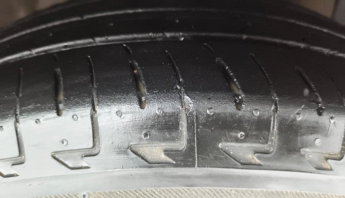 2016 Hyundai Grand i10 ASTA AT 1.2 KAPPA VTVT, Petrol, Automatic, 37,424 km, Right Front Tyre Tread