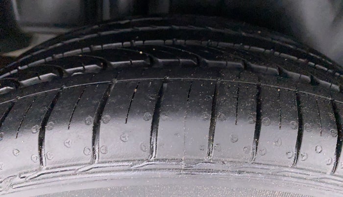 2018 Maruti Ciaz ALPHA 1.4 VVT AMT, Petrol, Automatic, 74,870 km, Right Rear Tyre Tread