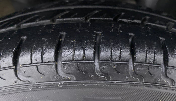 2015 Renault Kwid RXL, Petrol, Manual, 46,641 km, Right Front Tyre Tread