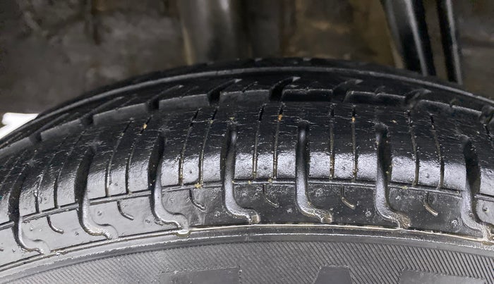 2015 Renault Kwid RXL, Petrol, Manual, 46,641 km, Right Rear Tyre Tread