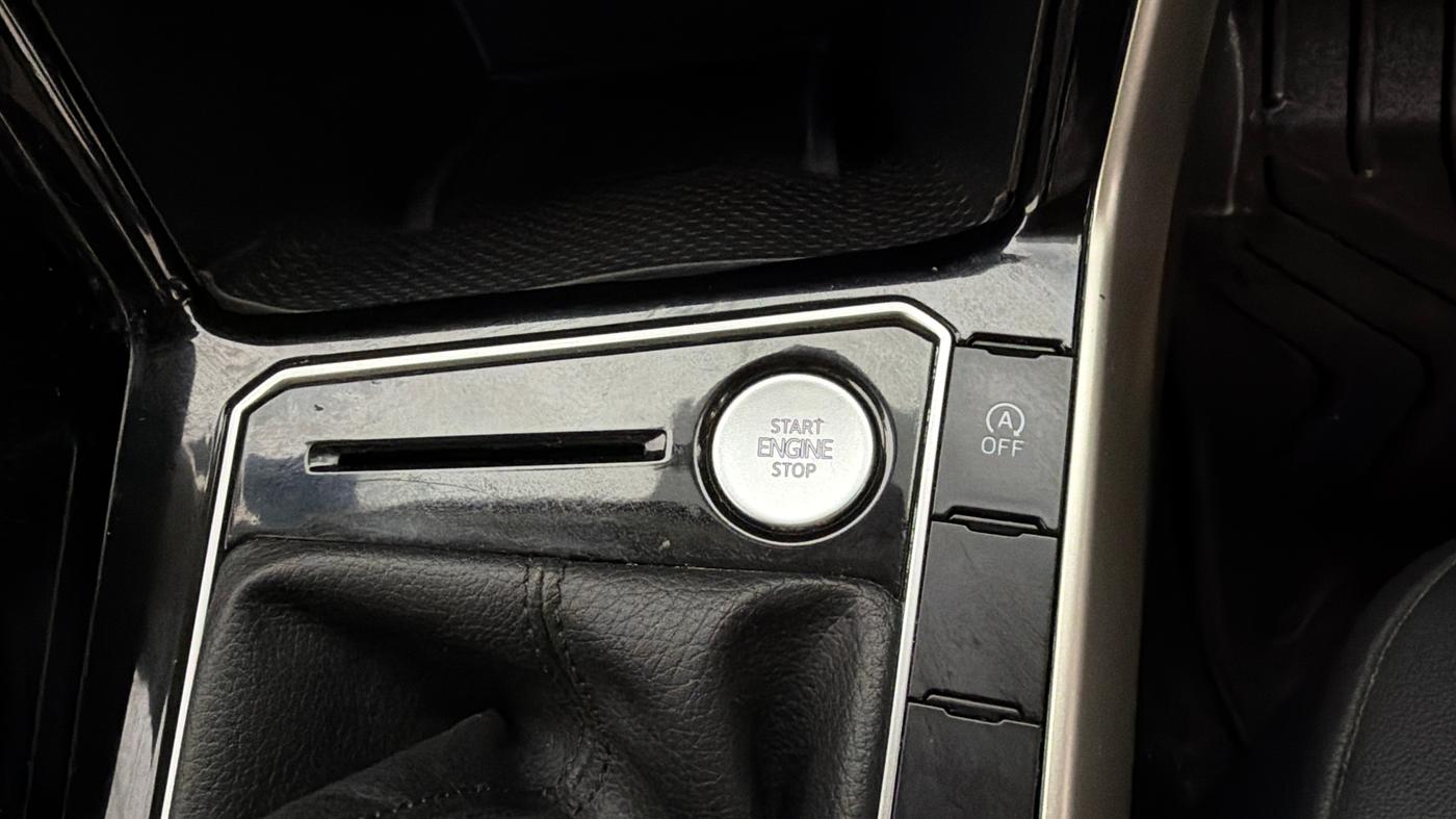 2022 Volkswagen VIRTUS TOPLINE TSI 1.0 MT, Petrol, Manual, 34,983 km, Keyless Start/ Stop Button
