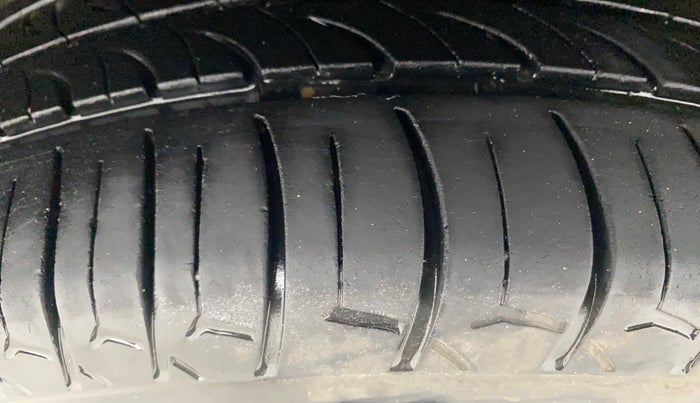2017 Maruti Ertiga ZXI+, Petrol, Manual, 1,49,740 km, Left Front Tyre Tread