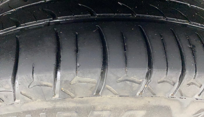 2017 Maruti Ertiga ZXI+, Petrol, Manual, 1,49,740 km, Left Rear Tyre Tread