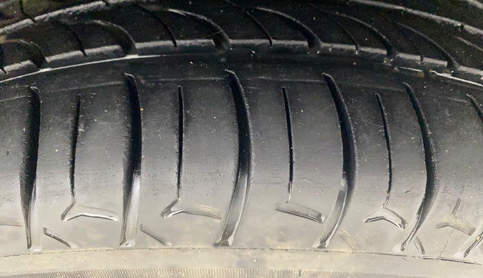 2017 Maruti Ertiga ZXI+, Petrol, Manual, 1,49,740 km, Right Front Tyre Tread