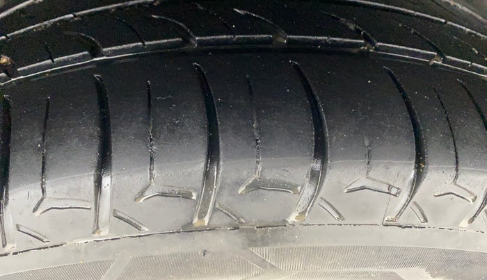 2017 Maruti Ertiga ZXI+, Petrol, Manual, 1,49,740 km, Right Rear Tyre Tread