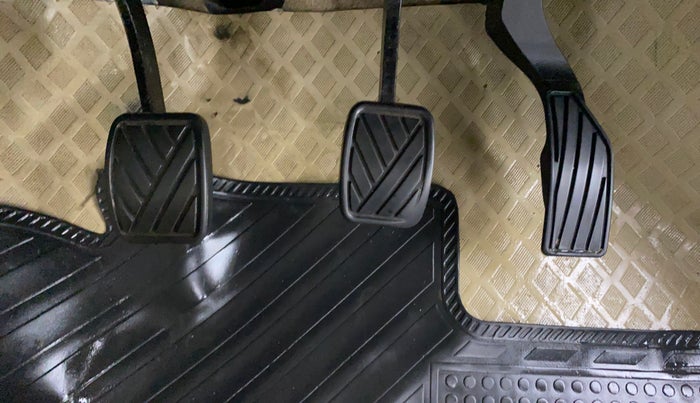 2017 Maruti Ertiga ZXI+, Petrol, Manual, 1,49,740 km, Pedals