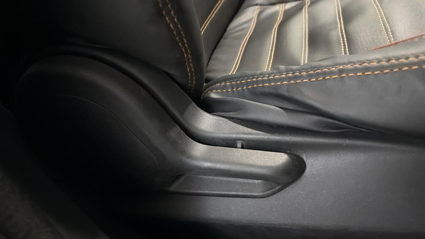 2020 Tata NEXON XM PETROL, Petrol, Manual, 86,625 km, Driver Side Adjustment Panel