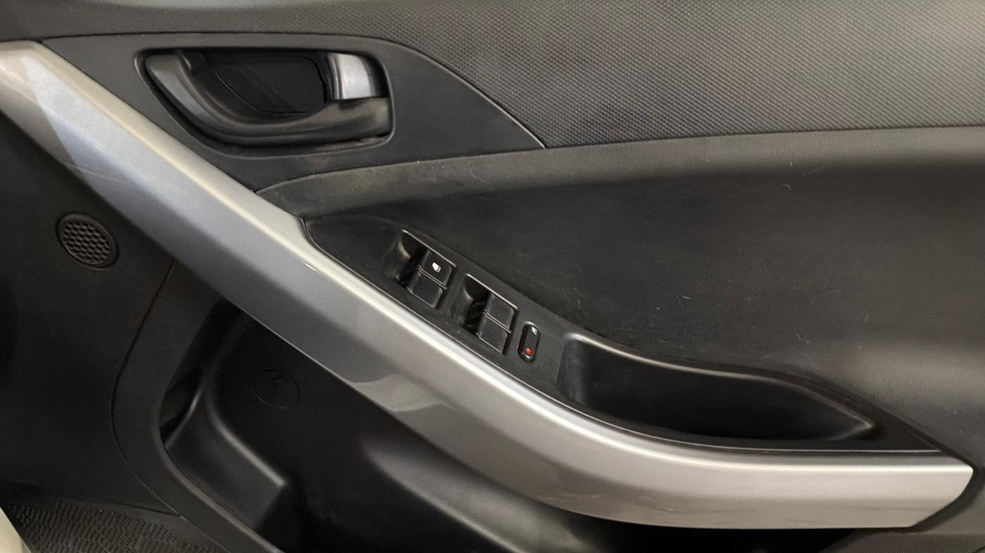 2020 Tata NEXON XM PETROL, Petrol, Manual, 86,625 km, Driver Side Door Panels Control