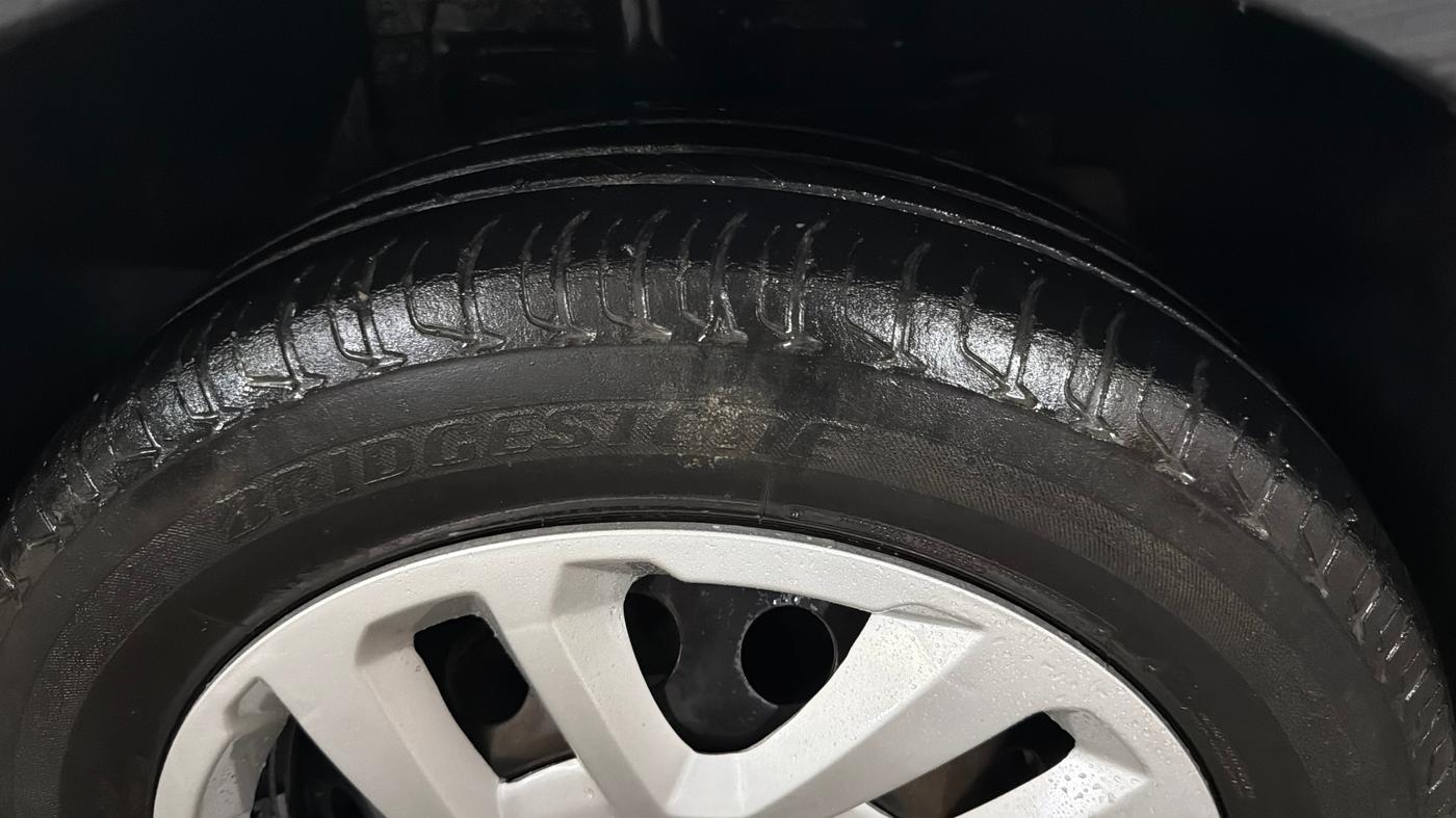 2020 Tata NEXON XM PETROL, Petrol, Manual, 86,625 km, Right Front Tyre Tread