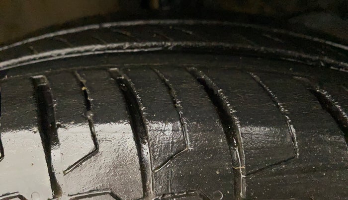 2021 Maruti Swift VXI, Petrol, Manual, 37,171 km, Right Front Tyre Tread
