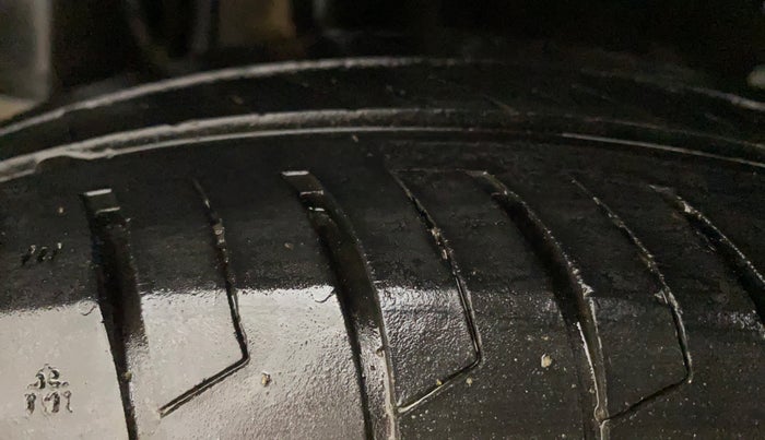 2021 Maruti Swift VXI, Petrol, Manual, 37,171 km, Right Rear Tyre Tread