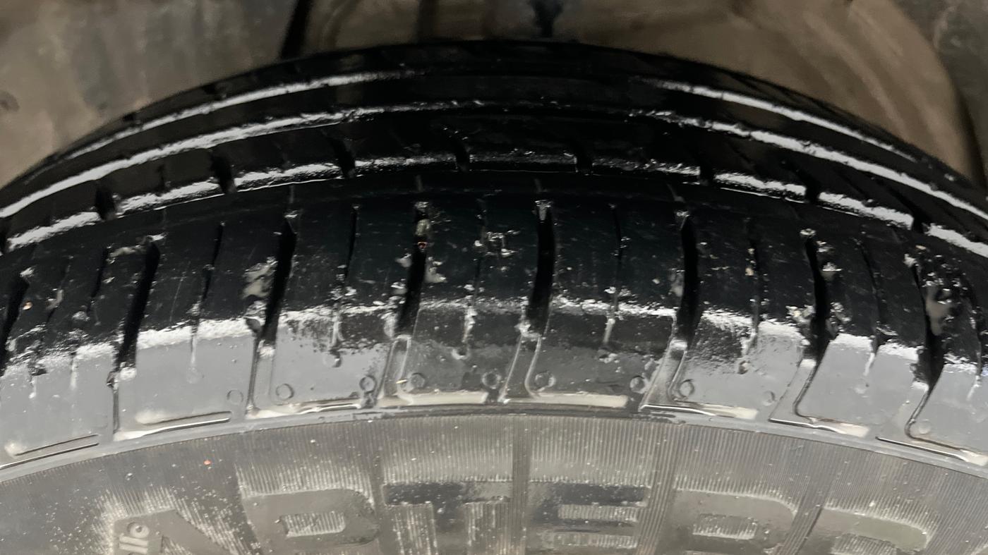 2021 MG HECTOR SHINE 1.5 PETROL TURBO CVT, Petrol, Automatic, 27,624 km, Left Front Tyre Tread