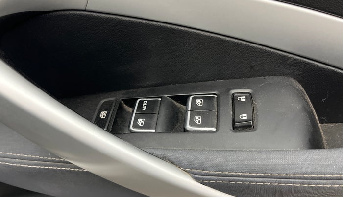 2021 MG HECTOR SHINE 1.5 PETROL TURBO CVT, Petrol, Automatic, 27,395 km, Driver Side Door Panels Control