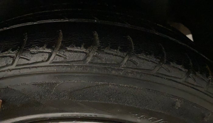 2014 Maruti Ciaz VXI+, Petrol, Manual, 91,661 km, Left Rear Tyre Tread