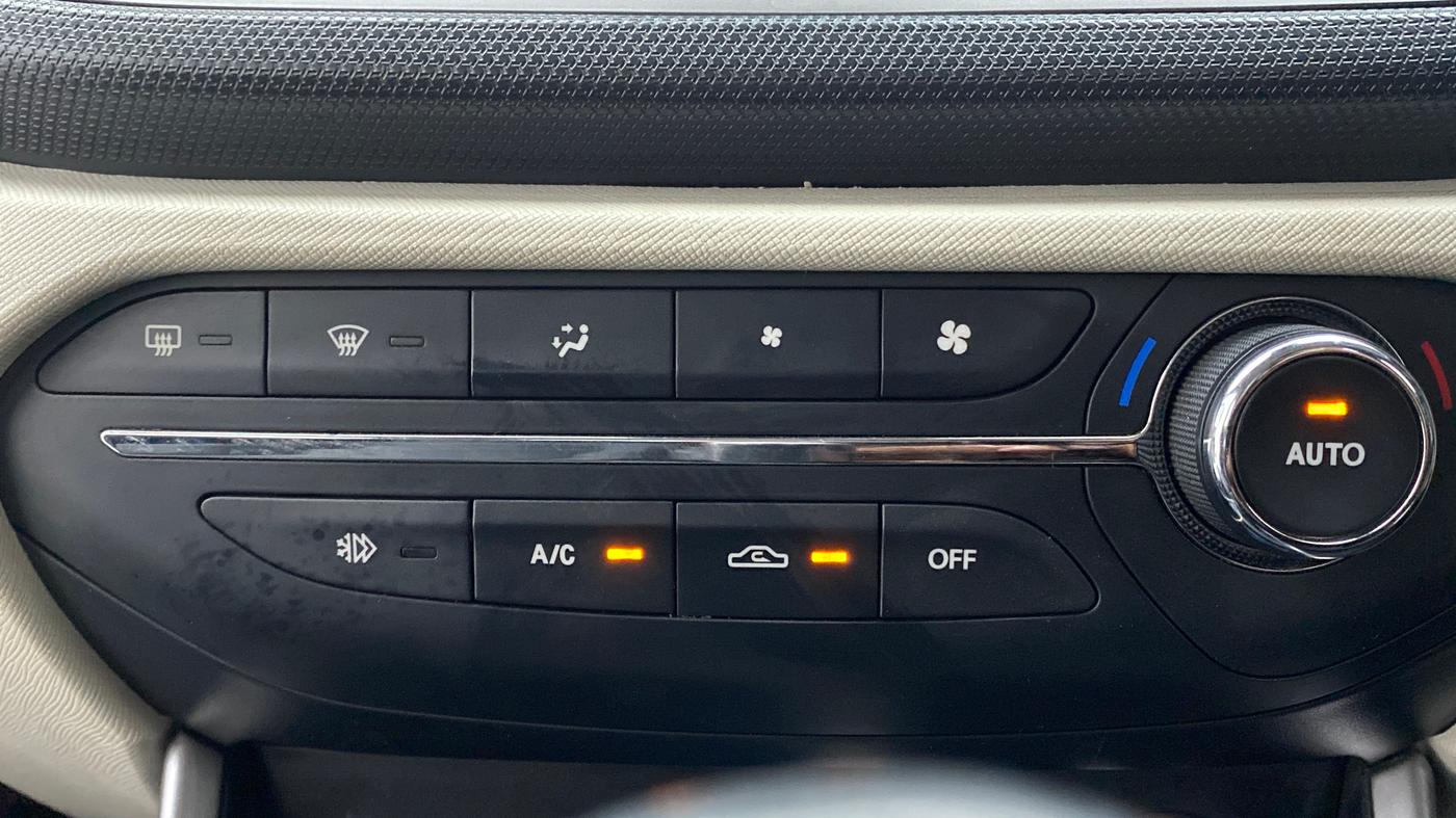2021 Tata ALTROZ XZ+ 1.2 I- TURBO, Petrol, Manual, 11,508 km, Automatic Climate Control