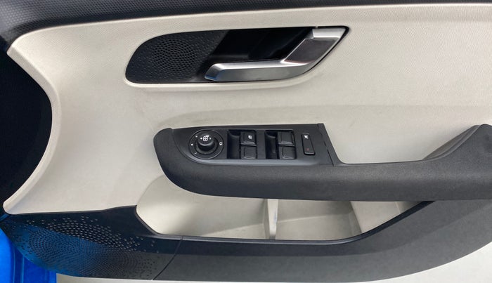 2021 Tata ALTROZ XZ+ 1.2 I- TURBO, Petrol, Manual, 11,508 km, Driver Side Door Panels Control