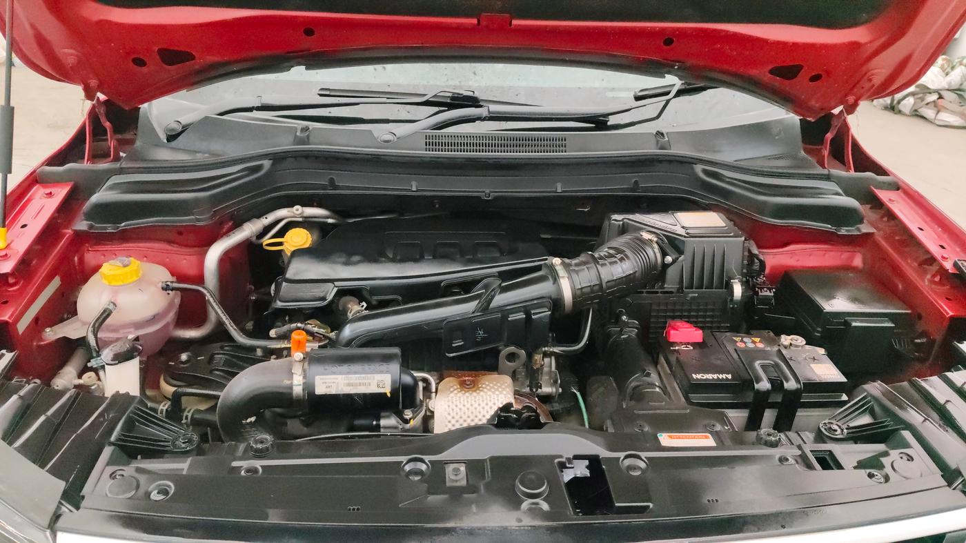 2022 Mahindra XUV300 W6 1.2 PETROL AMT, Petrol, Automatic, 23,631 km, Engine View