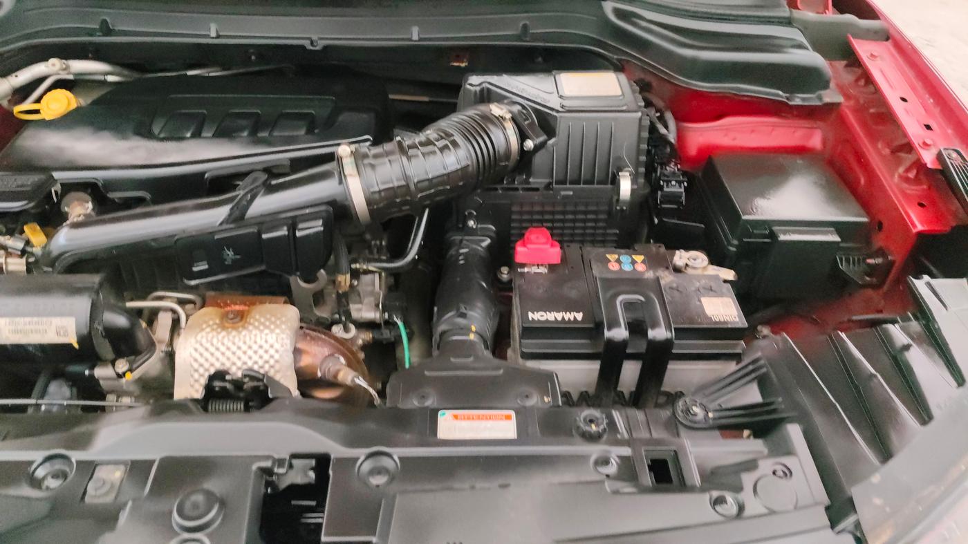 2022 Mahindra XUV300 W6 1.2 PETROL AMT, Petrol, Automatic, 23,631 km, Engine View - Left