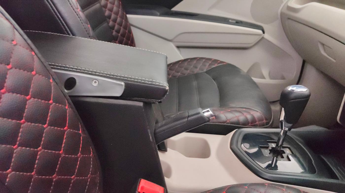 2022 Mahindra XUV300 W6 1.2 PETROL AMT, Petrol, Automatic, 23,631 km, Gear Lever