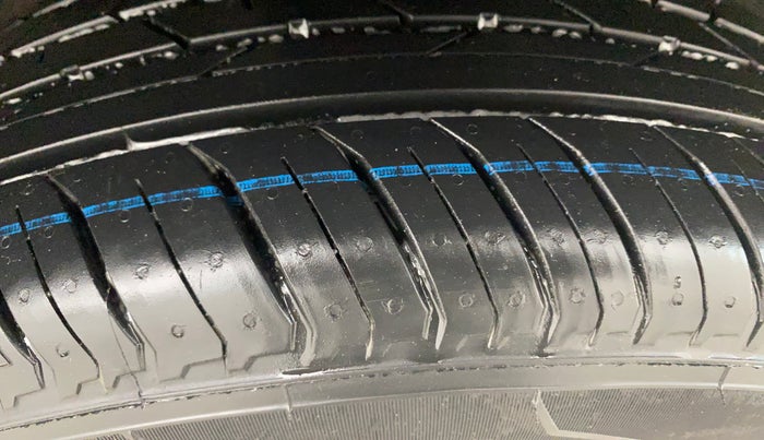 2023 Renault Kiger RXZ TURBO CVT, Petrol, Automatic, 30,767 km, Right Front Tyre Tread