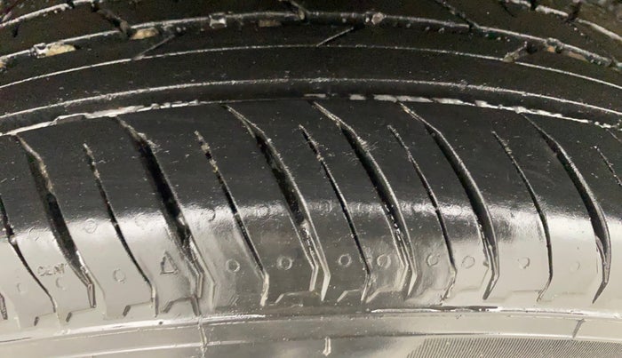 2023 Renault Kiger RXZ TURBO CVT, Petrol, Automatic, 30,767 km, Right Rear Tyre Tread