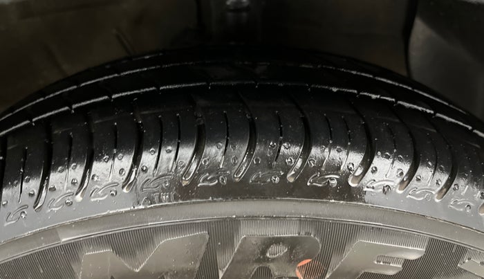 2020 Hyundai GRAND I10 NIOS SPORTZ 1.2 KAPPA VTVT CNG, CNG, Manual, 49,503 km, Right Front Tyre Tread