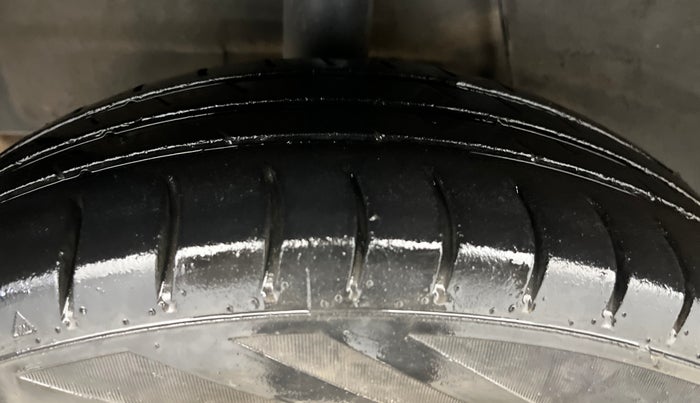 2020 Hyundai GRAND I10 NIOS SPORTZ 1.2 KAPPA VTVT CNG, CNG, Manual, 49,503 km, Right Rear Tyre Tread