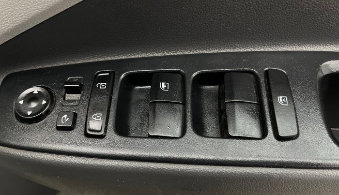 2020 Hyundai GRAND I10 NIOS SPORTZ 1.2 KAPPA VTVT CNG, CNG, Manual, 49,503 km, Driver Side Door Panels Control