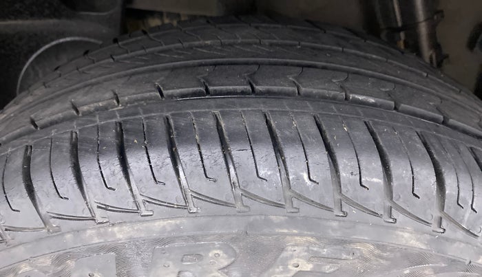 2018 Renault Duster 85 PS RXE, Diesel, Manual, 28,510 km, Right Rear Tyre Tread