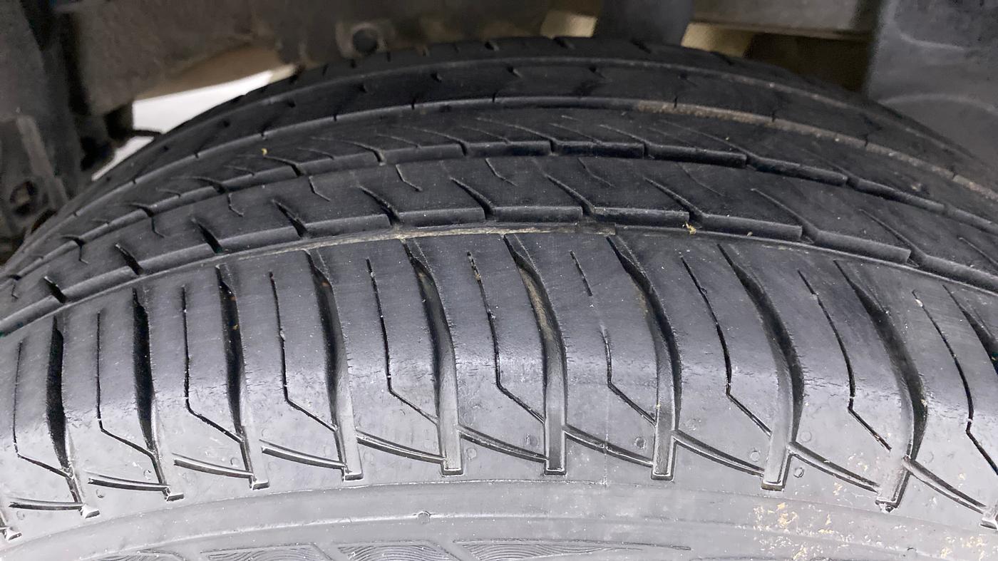 2018 Renault Duster 85 PS RXE, Diesel, Manual, 28,510 km, Left Rear Tyre Tread