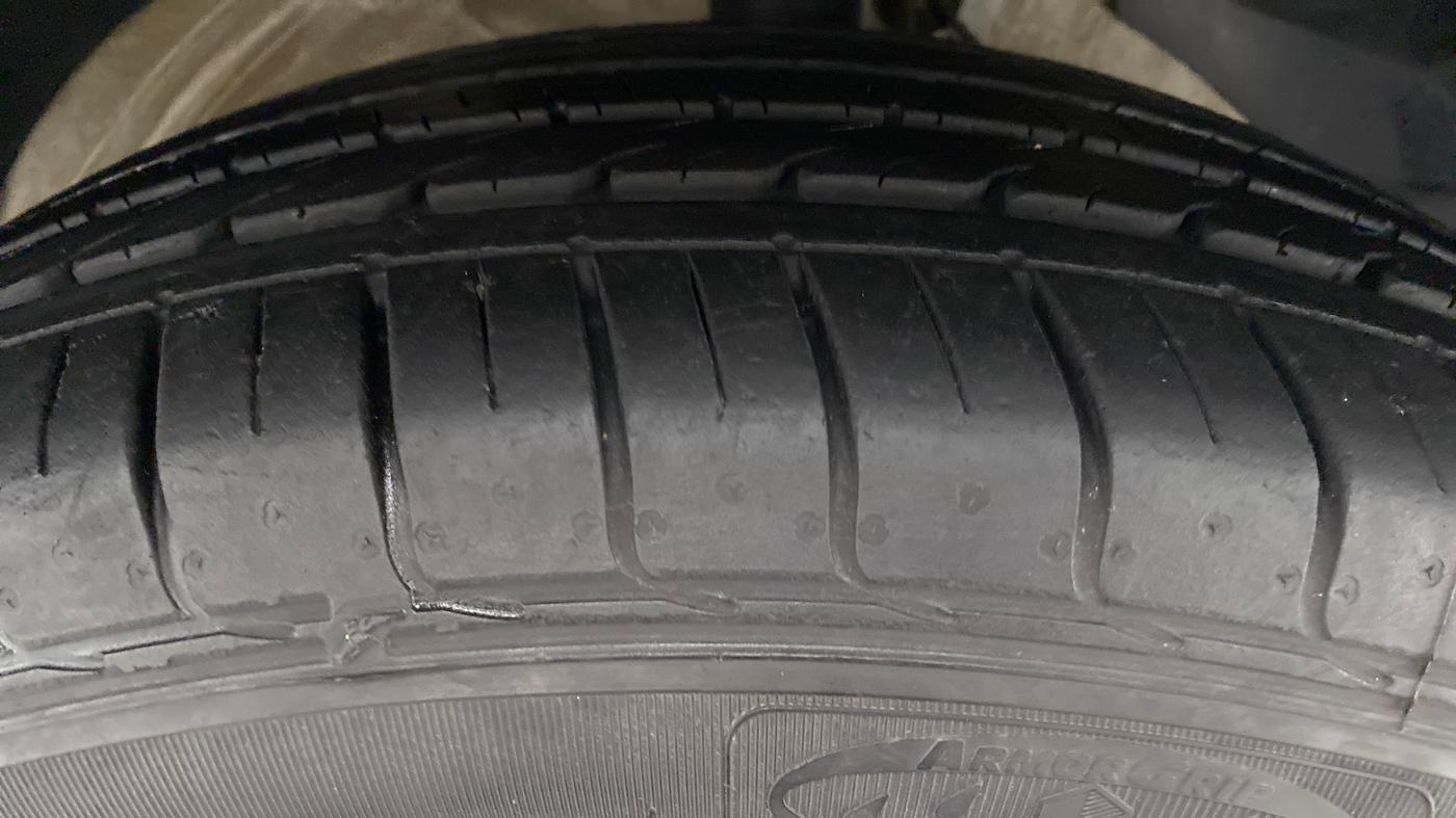 2020 MG HECTOR SHARP DCT PETROL, Petrol, Automatic, 10,659 km, Right Front Tyre Tread